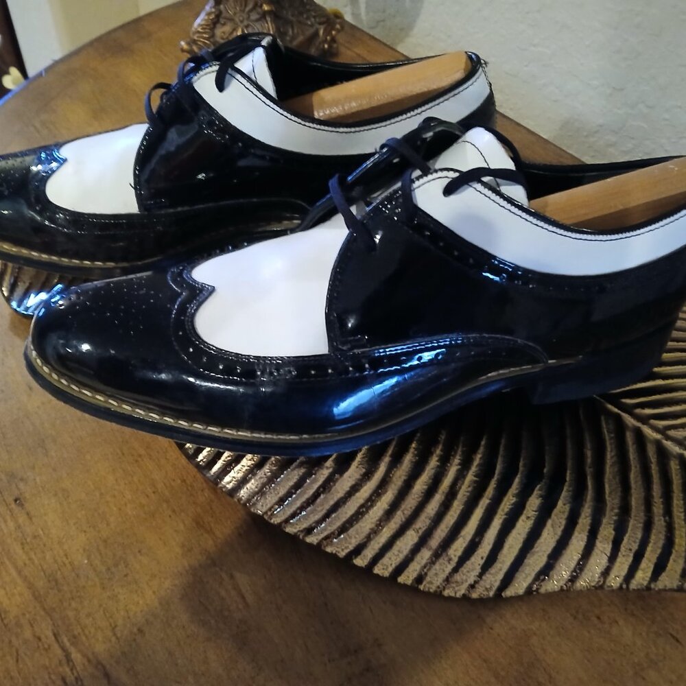 Men's Stacy Adams Black and While Shoes Size 9 D